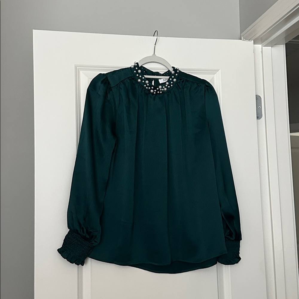 Avara Elegant Green Pearl Women's Top - Picture 2 of 3